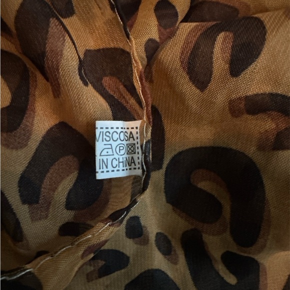 Leopard Cheetah Animal Print women’s Scarf Beach Wrap Shawl - 68x39” - Picture 3 of 3